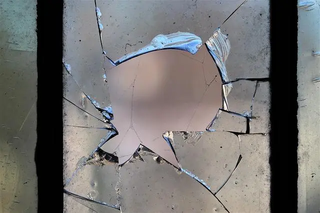 Betriebshaftpflicht für Gebäudereinigung Fensterbruch