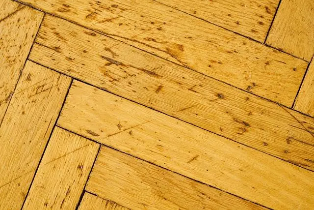 Betriebshaftpflicht für Gebäudereinigung Parkettschaden