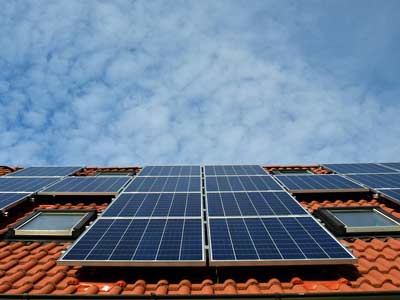 betriebshaftpflicht-dachdecker-solaranlage Betriebshaftpflichtversicherung für Dachdecker schützt Solaranlage