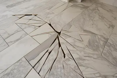 Betriebshaftpflicht für Maler deckt Schäden am Boden ab