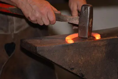 betriebshaftpflicht-hufschmied-sachschaden Betriebshaftpflicht für Hufschmied haftet bei Brandschäden