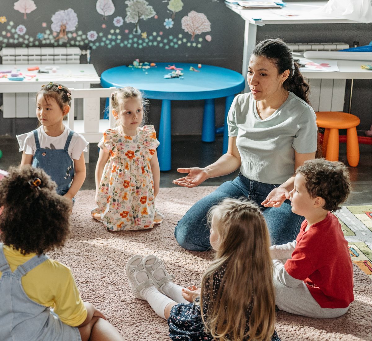 Erzieher bei der Arbeit. Berufshaftpflicht für Erzieher