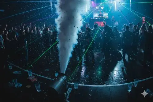 Die Betriebshaftpflicht für Diskotheken deckt Schäden durch gemietetes Equipment ab, wie z.b. durch eine Nebelmaschine.