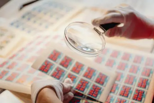 Die Betriebshaftpflicht deckt für Druckereien fehlerhafte Etiketten ab.