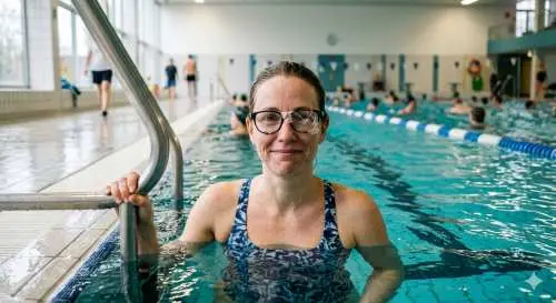 Die Betriebshaftpflicht für ein Schwimmbad deckt Sachschaden ab.
